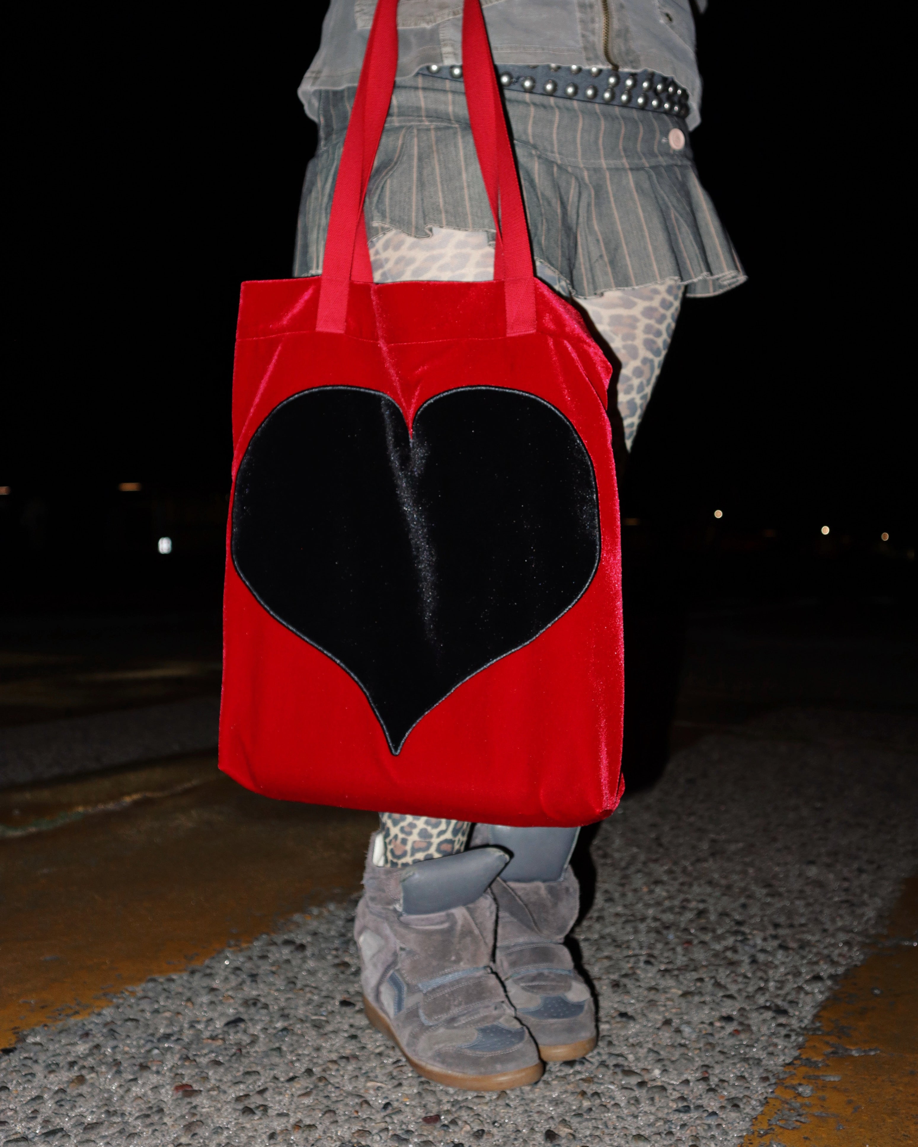 バッグ THEREDTHREAD S heart tote bag large HeartShapedTote_1_1800x1800.