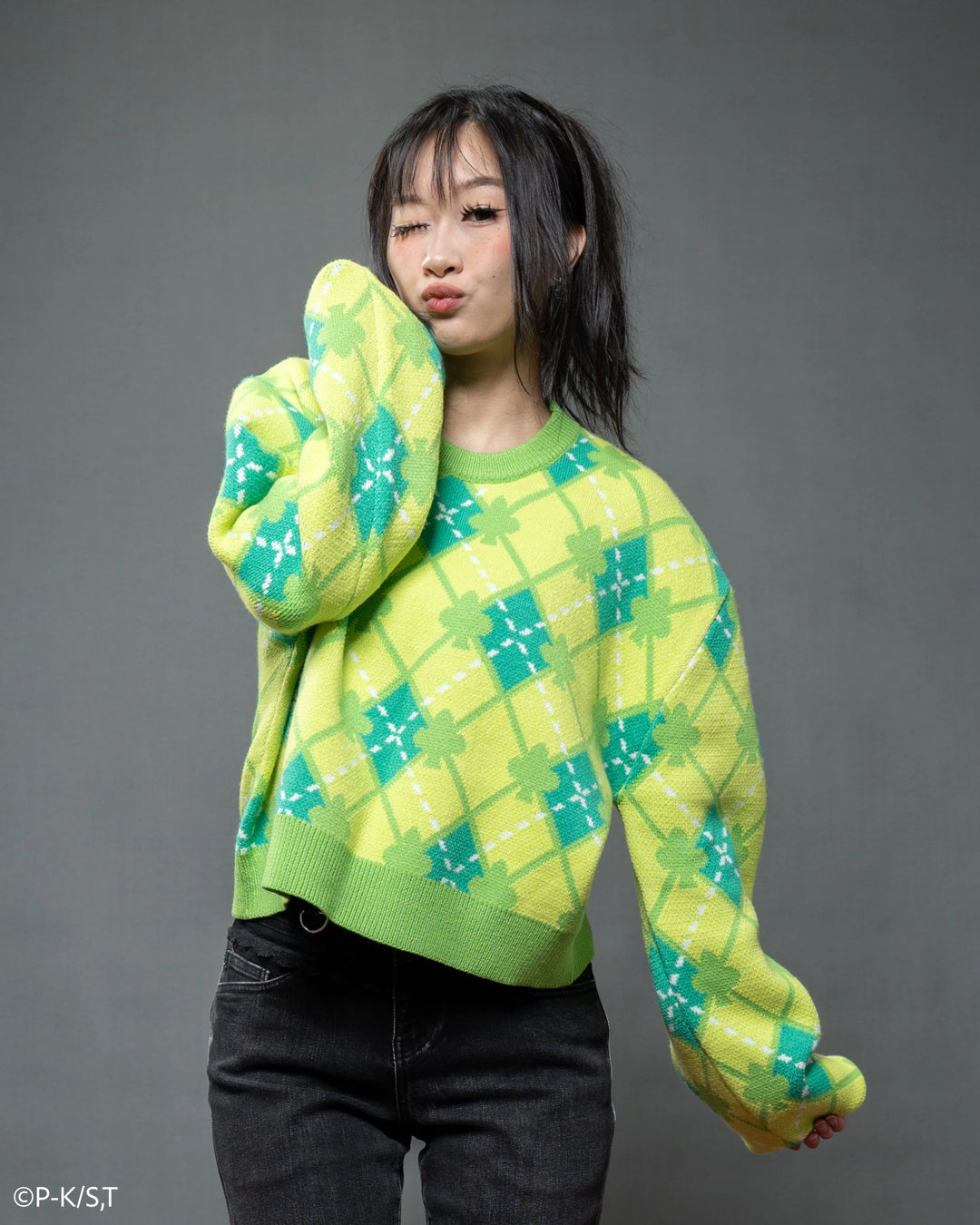 Amu Clover Cropped Sweater