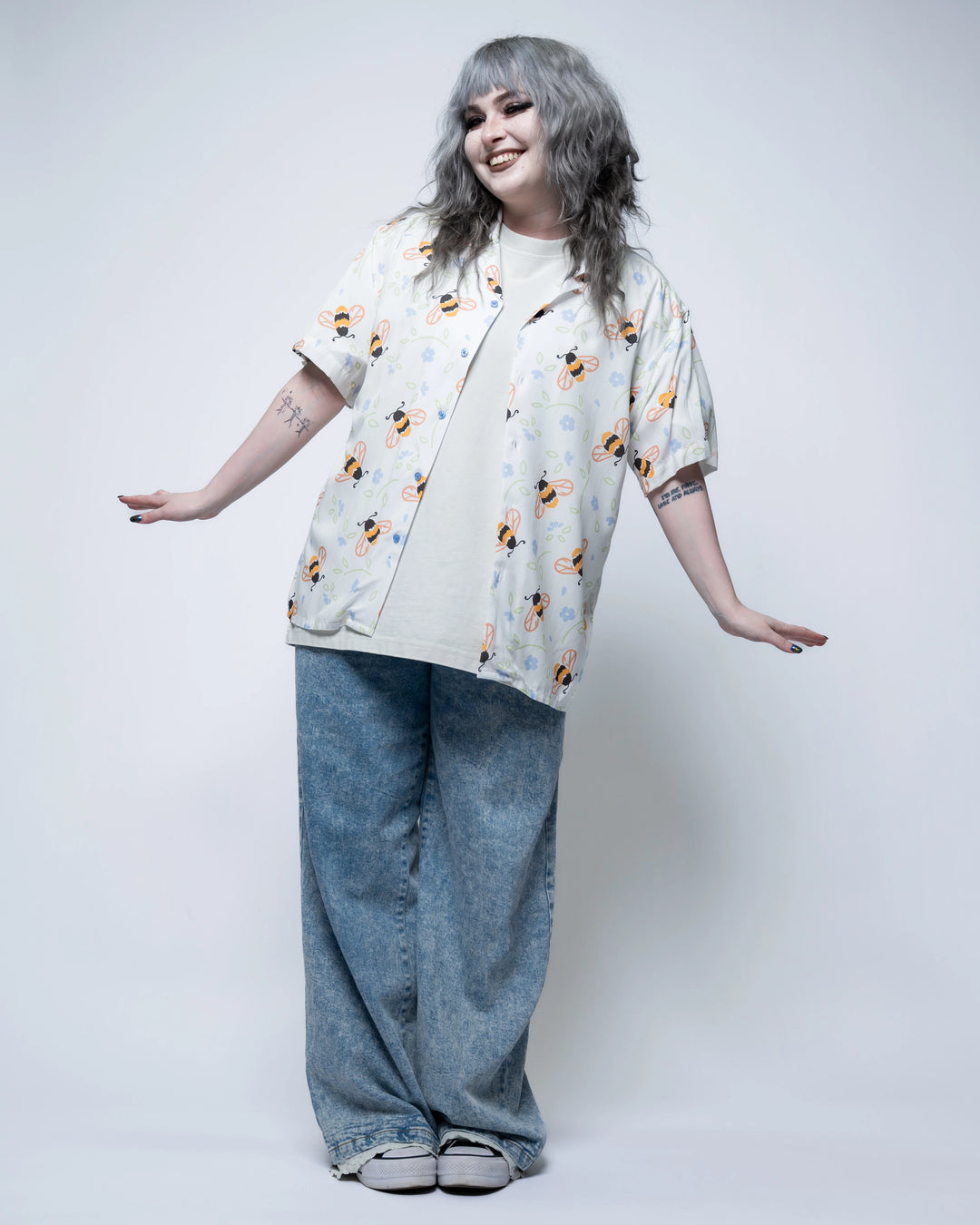 Buzzin' Around Button Up