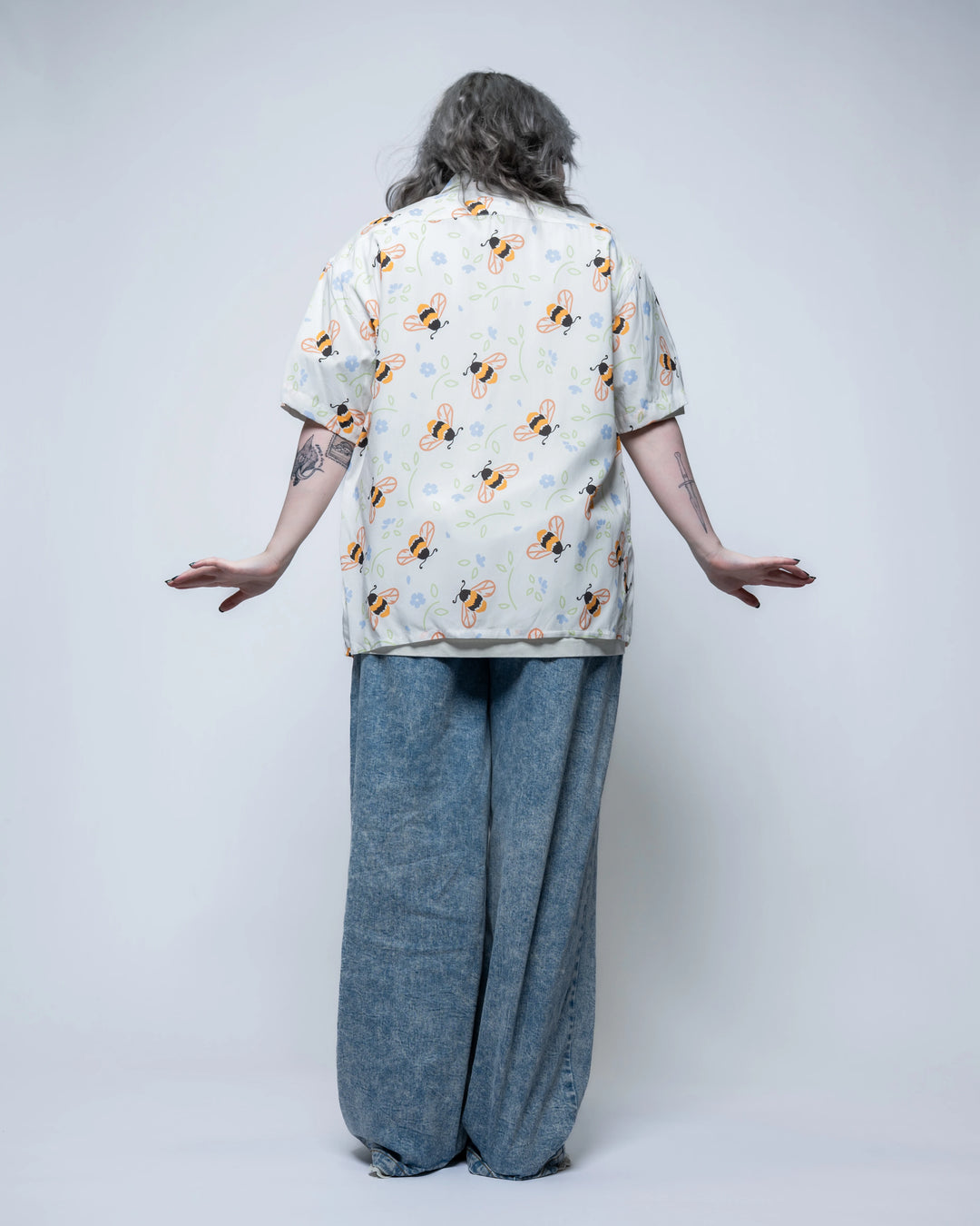 Buzzin' Around Button Up