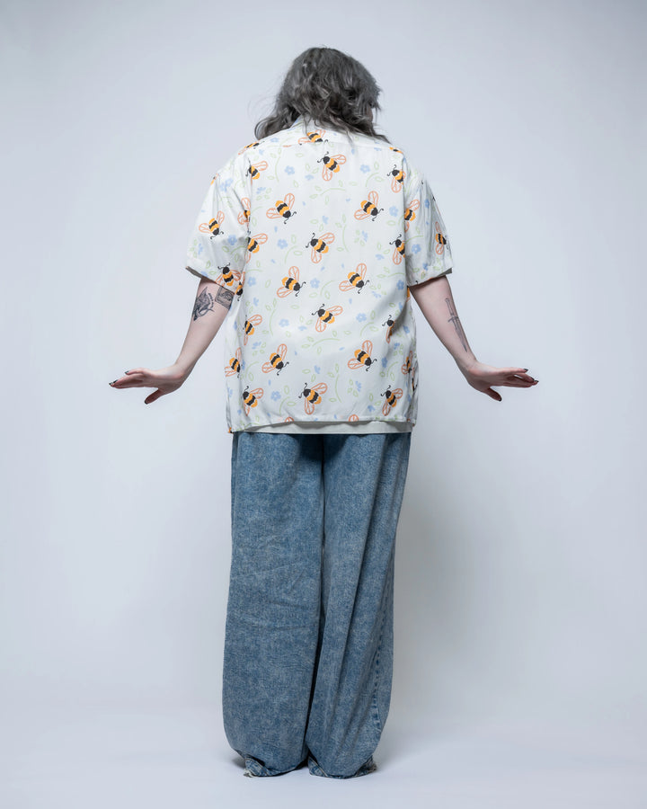 Buzzin' Around Button Up